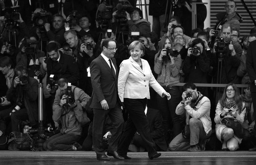 François Hollande y Angela Merkel, en la sede de la cancillería alemana, ayer, en Berlín. 