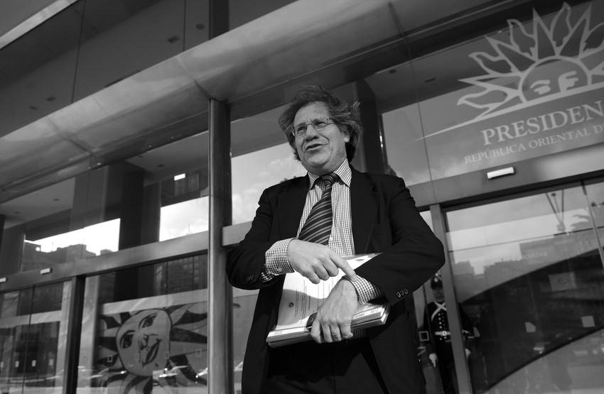 El canciller Luis Almagro en la Torre Ejecutiva. (archivo, agosto de 2011)