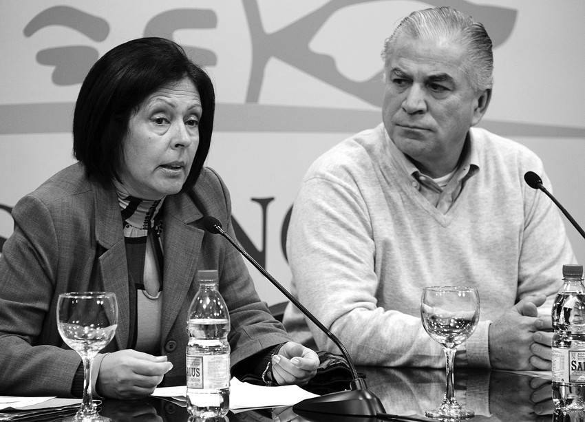Elena Clavell, directora del SNIS, junto al ministro de Salud Pública, Jorge Venegas, ayer en la presentación de PUEDEN.