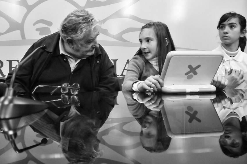 Conmemoración del Día Internacional contra el Trabajo Infantil en la Torre Ejecutiva. 