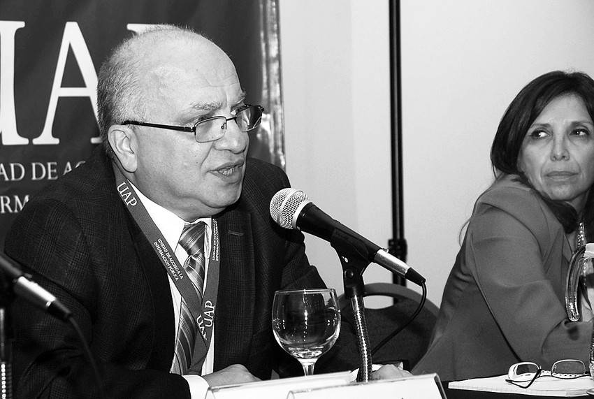José Clastornik y Sonia Sena, de la Unidad de Acceso a la Información Pública, en el 1er Seminario Internacional de Acceso a la Información Pública. (archivo, noviembre de 2011 