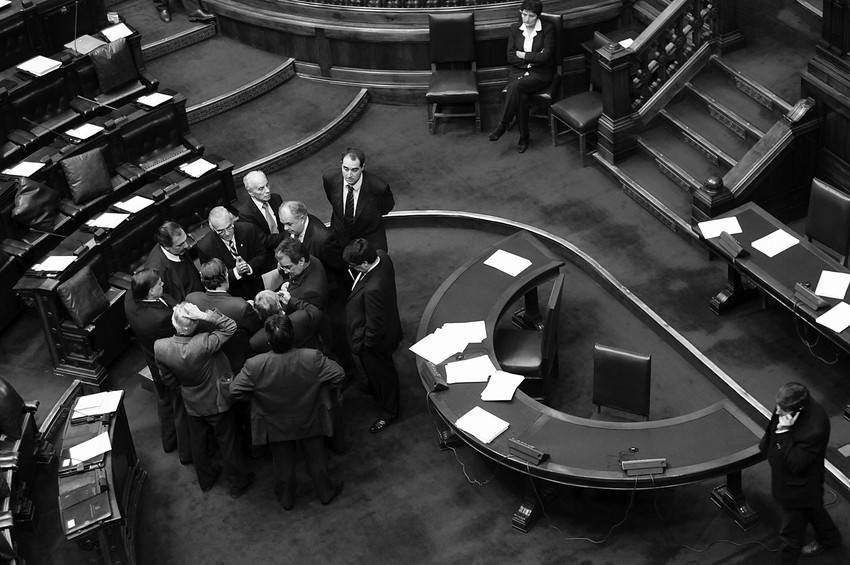 Cuarto intermedio durante la sesión de ayer en la Cámara de Diputados.