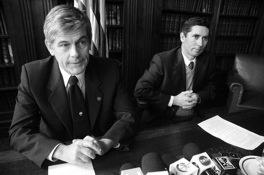 José Bonica, presidente de la Asociación Rural del Uruguay (ARU), y Miguel Sanguinetti, presidente de la Federación Rural (FR), durante la conferencia de prensa en la que convocaron a presentar recursos de inconstitucionalidad contra el Impuesto a la Concentración de Inmuebles Rurales (ICIR). (archivo, junio de 2012)