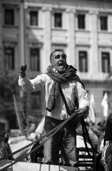 Marcha organizada por la UCRUS, ayer, frente al Palacio Legislativo.