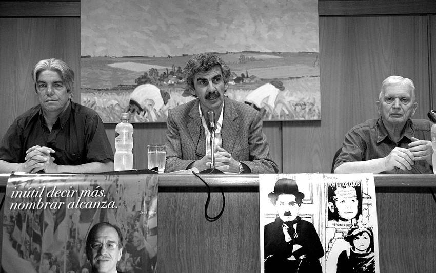 Luis Puig, Pablo Anzalone y Carlos Coitiño, ayer, en la conferencia de prensa que brindaron en el edificio anexo del Palacio Legislativo. 