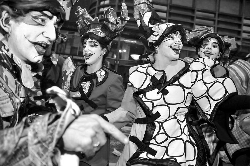 Murga La Mojigata, durante el desfile de carnaval. (archivo, enero de 2011)