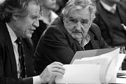 Luis Almagro y José Mujica, ayer, en la Casa Rosada.