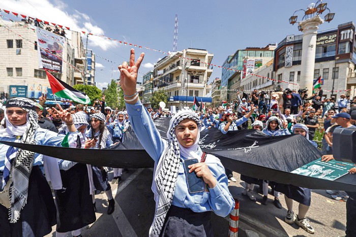 Manifestantes palestinos conmemoran el aniversario de la Nakba, el 15 de mayo, en  Ramala. · Foto: Jaafar Ashtiyeh / AFP