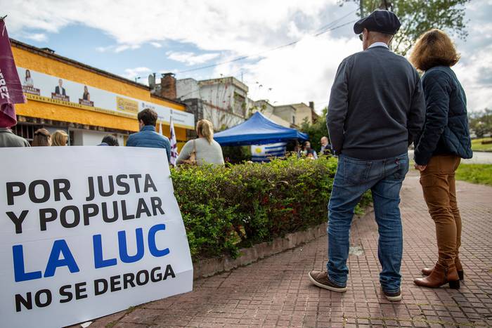 Acto por el No a la derogación de la LUC, el 23 de octubre de 2021, en Carrasco. · Foto: Mauricio Zina
