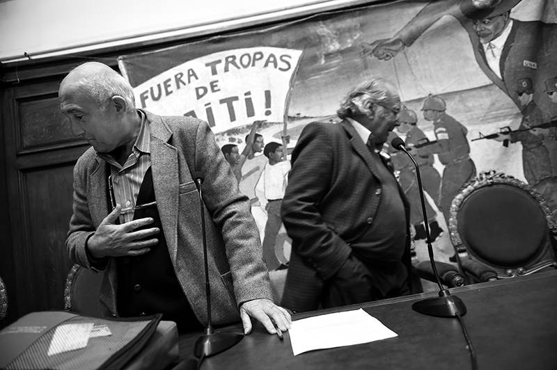 Roberto Markarian y Adolfo Pérez Esquivel, ayer durante el acto, en el Paraninfo de la Universidad./Foto: Nicolás Celaya Foto: 