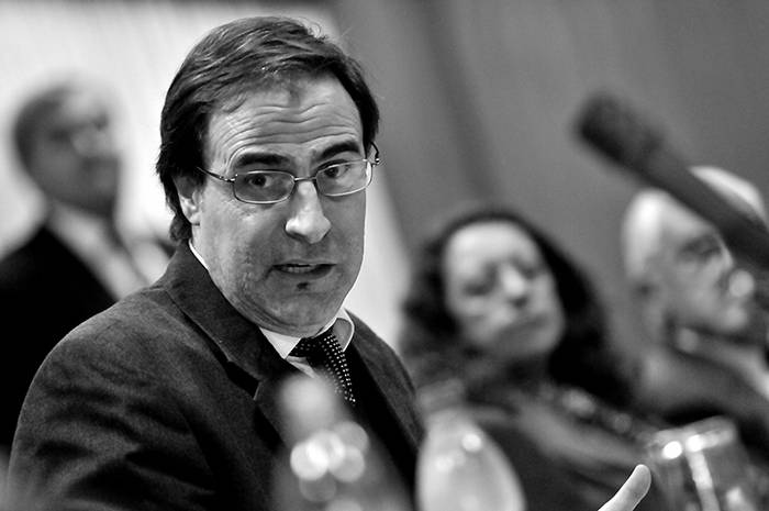 Álvaro Garcé en comisión del Parlamento. / Foto: Javier Calvelo (archivo, mayo de 2012)