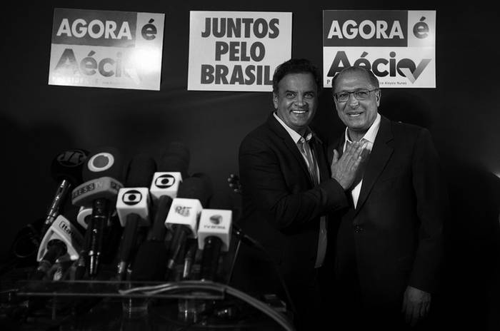 Aécio Neves, candidato presidencial por el partido de la Social Democracia Brasileña (PSDB), y Geraldo Alckmin, gobernador reelecto del estado de São Paulo, ayer en São Paulo (Brasil). / Foto: Sebastião Moreira, Efe