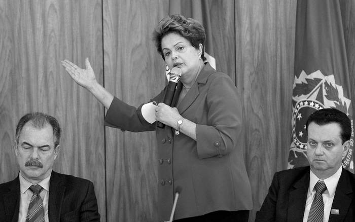 Dilma Rousseff hablando ayer, en la ciudad de Brasilia. / Foto: Antonio Cruz, Efe