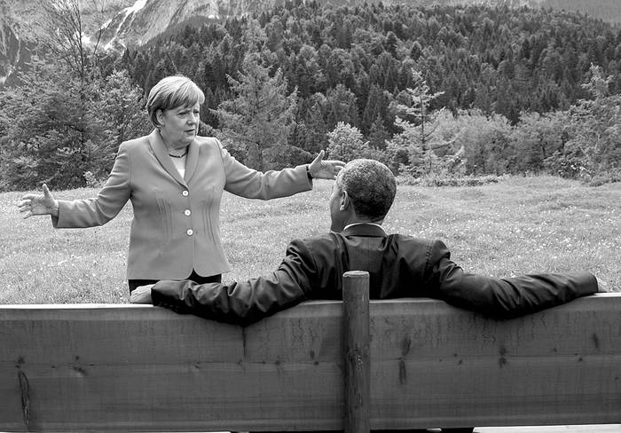 Angela Merkel, canciller alemana, y Barack Obama, presidente de Estados Unidos, ayer, frente a las montañas Wetterstein, en el palacio de Elmau, Alemania. Foto: Michael Kappeler, Efe