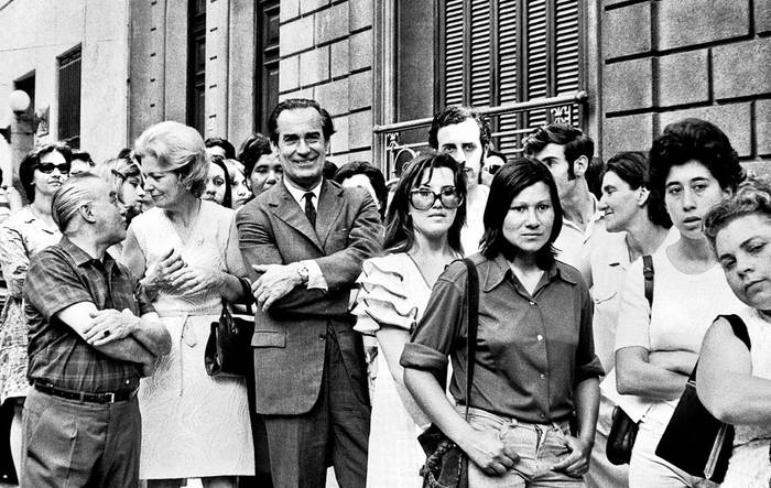 Wilson Ferreira y Susana Sienra en la fila para votar, en noviembre de 1971. Fotograma del documental Wilson.