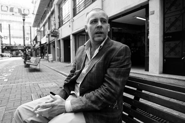  Pablo Braun, director del Festival Internacional de Literatura de Buenos Aires, durante la entrevista con la diaria. / Foto: Pedro Rincón