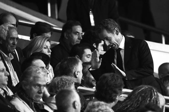 Nicolas Sarkozy, ex presidente francés, ayer en el estadio Parque de los Príncipes, durante el partido entre Paris Saint-Germain y Olympique, por la Liga de Fútbol de Francia. / Foto: Ian Langsdon, Efe