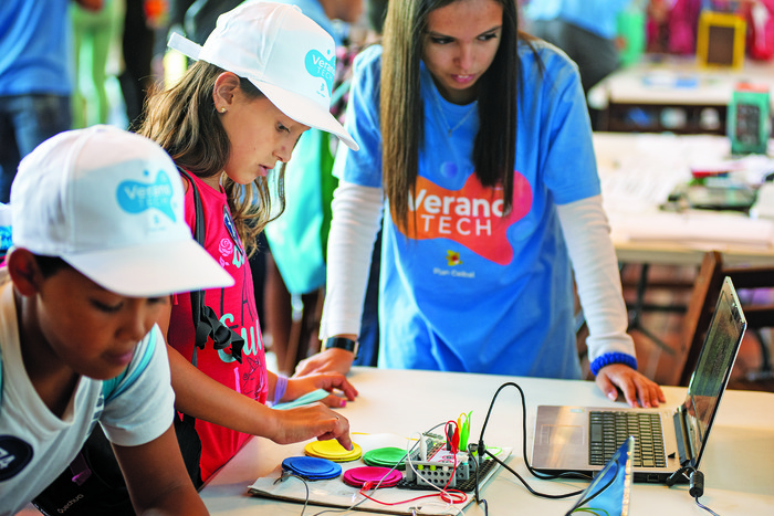 Actividades de robótica en Verano Tech, del Plan Ceibal, en el Latu (archivo, febrero de 2019). · Foto: Federico Gutiérrez