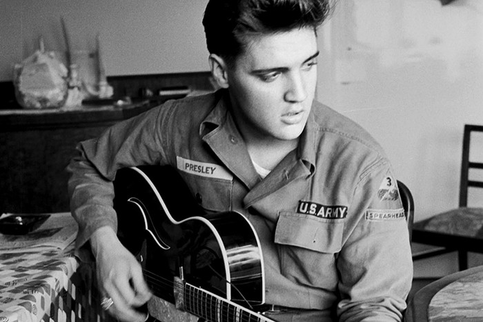 Elvis Presley, probablemente en 1958. / Foto: sin fechar y sin datos de autor.