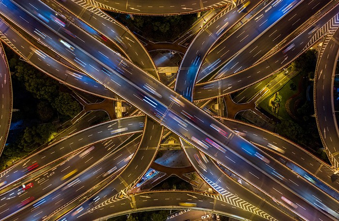 Autopistas en el centro de Shanghái, el lunes. 
 · Foto: Johannes Eisele