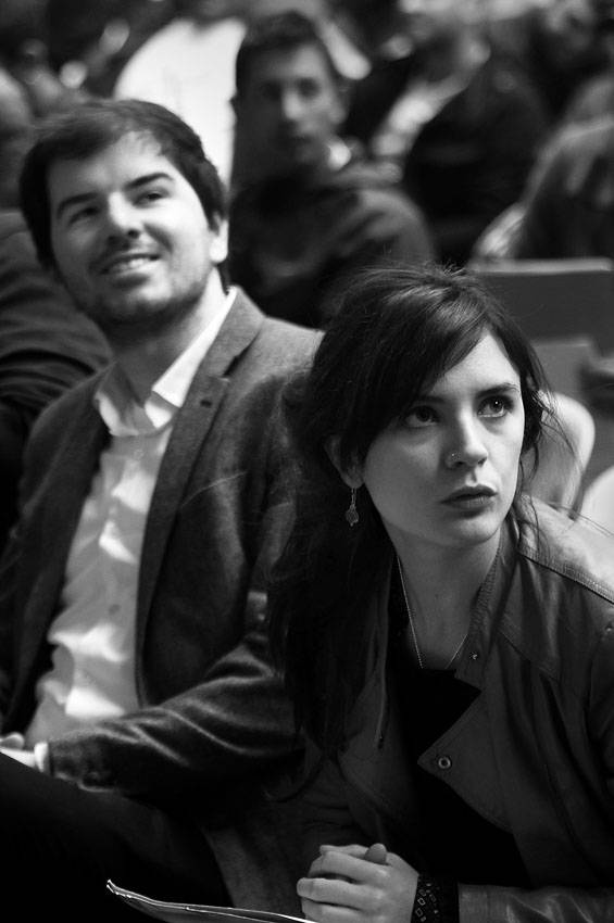 Giorgio Jackson y Camila Vallejo en el Platense Patín Club durante una asamblea del SUNCA. / Foto: Pedro Rincón