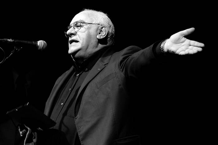 Eduardo D'Angelo, distinguido por su trayectoria en los premios Florencio en diciembre de 2010 en el Teatro Solís. / Foto: Nicolás Celaya