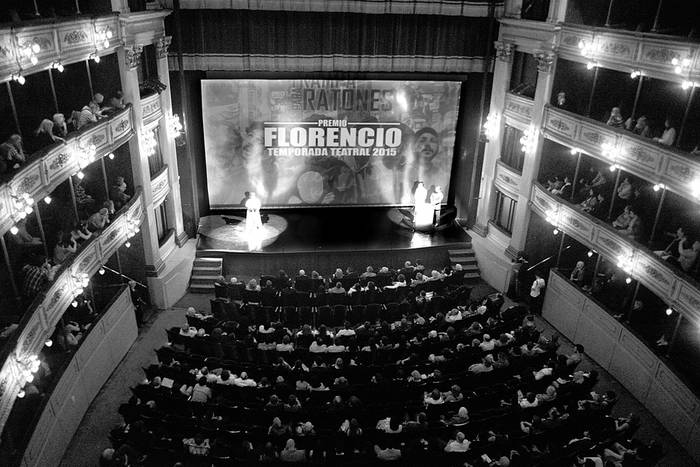 Entrega de los premios Florencio, ayer, en el teatro Solís. Foto: Mauricio Kühne