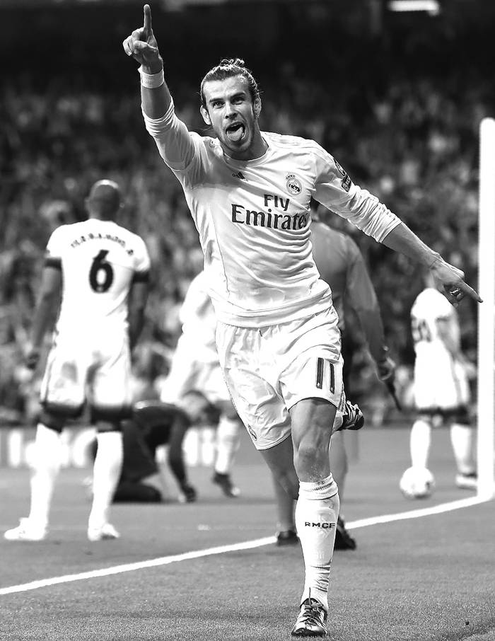 Gareth Bale celebra un gol durante la Liga de Campeones, en el estadio Santiago Bernabéu, en Madrid. / Foto: Paul Ellis, AFP