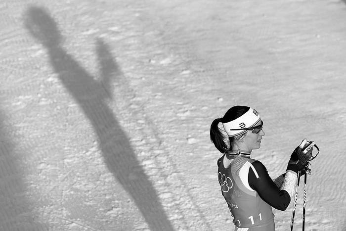 La noruega Marit Bjorgen cruza la meta durante la semifinal del equipo femenino de cross country, en el centro de esquí de fondo Alpensia, el 21 de febrero, durante los Juegos Olímpicos de Invierno de Pyeongchang. Foto: Jonathan Nackstrand, AFP