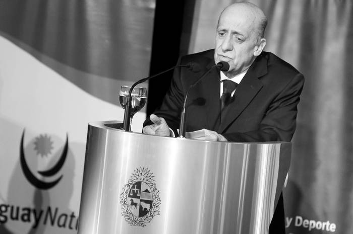 Julio César Maglione durante una despedida a los atletas olímpicos. / foto: nicolás celaya (archivo, julio de 2012)
