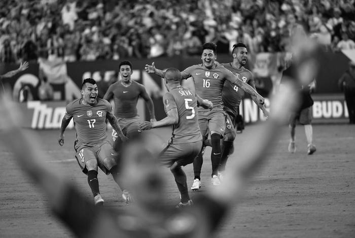 Los jugadores de Chile celebran en el estadio East Rutherford, Nueva Jersey, Estados Unidos. Foto: Omar Torres, Afp