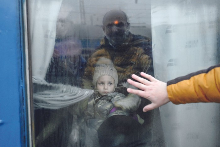Tren de evacuación en la estación central de Odessa, Ucrania, el 7 de marzo. · Foto: Bulent Kilic, AFP