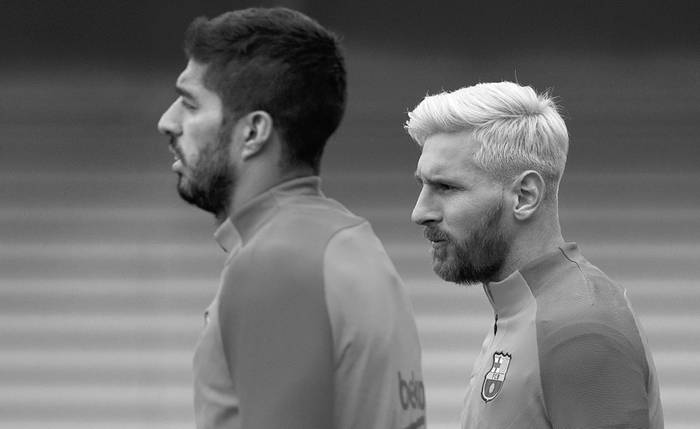 Luis Suárez y Lionel Messi durante un entrenamiento de Barcelona, ayer, en Inglaterra. Foto: Oli Scarff, Afp