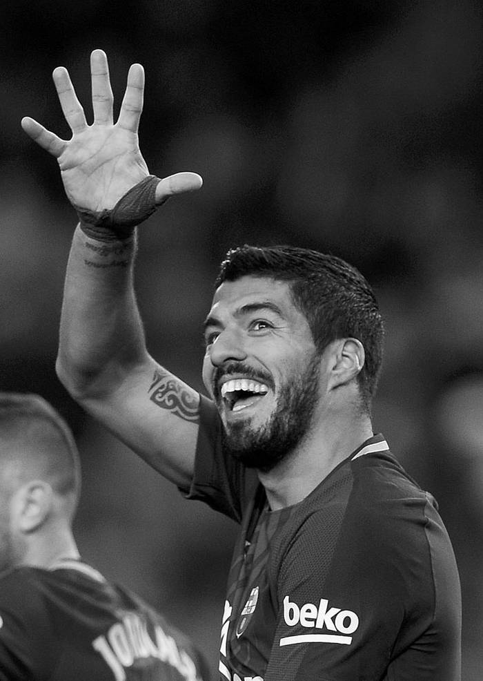 Luis Suárez festeja un gol de Barcelona a Levante, ayer, en el estadio Camp Nou de Barcelona. Foto: Josep Lago, AFP