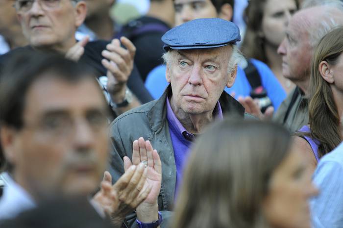 Eduardo Galeano en una movilización en la plaza Cagancha. (archivo febrero 2013) · Foto:  Santiago Mazzarovich