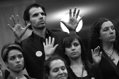 Movilización en el marco del Día Internacional de Lucha contra la Violencia hacia la Mujer, ayer, en la explanada de la Intendencia de Montevideo. Foto: Nicolás Celaya 