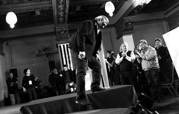 Jorge Larrañaga tras su discurso en el comando de campaña ubicado en el hotel Esplendor. / foto: nicolás celaya Jorge Larrañaga tras su discurso en el comando de campaña ubicado en el hotel Esplendor. / foto: nicolás celaya