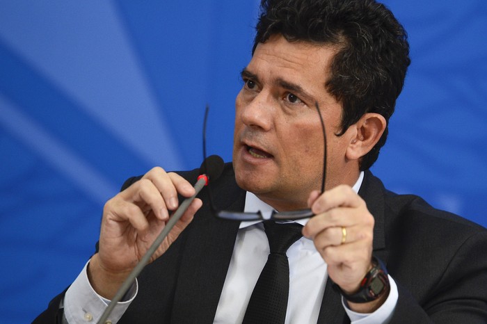 El ex juez Sergio Moro, en su rol de ministro del gobierno de Jair Bolsonaro, en el Palacio de Planalto, el 13 de abril de 2020. · Foto: Marcello Casal jr., Abr