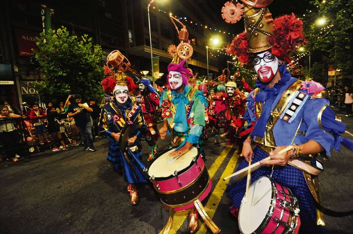 Murga Cayó la Cabra, el jueves en el desfile de Carnaval. Foto: Federico Gutiérrez