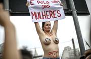 Manifestante durante una concentración contra el candidato presidencial brasileño Jair Bolsonaro, el sábado, en Largo da Batata, en San Pablo, Brasil.