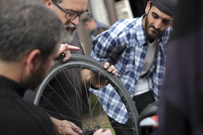 Actividad de Liberá tu Bicicleta en el Club de Reparadores. Archivo: julio 2017 · Foto: Pablo Vignali