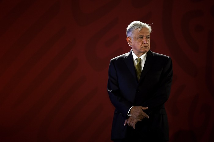 Andrés Manuel López Obrador, previo a dar una conferencia de prensa en el Palacio Nacional, el viernes en Ciudad de México. · Foto: Alfredo Estrella