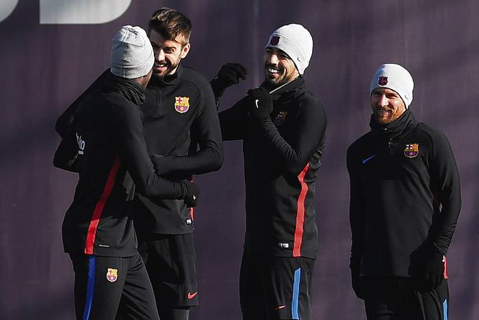 Ousmane Dembalé, Gerard Piqué, Luis Suárez y Lionel Messi, durante un entrenamiento en el Centro
Joan Gamper de Barcelona. Foto: Lluis Gene, Afp