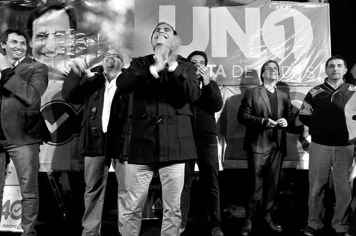Álvaro Garcé junto a los canditatos a alcaldes del Partido Nacional por la Concertación en la plaza Juan Antonio Cabrera, Pocitos. Foto: Federico Gutiérrez.