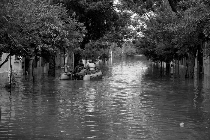 Inundación en la ciudad de Salto. Foto: Vicente Mazzarino, diario El Pueblo, de Salto