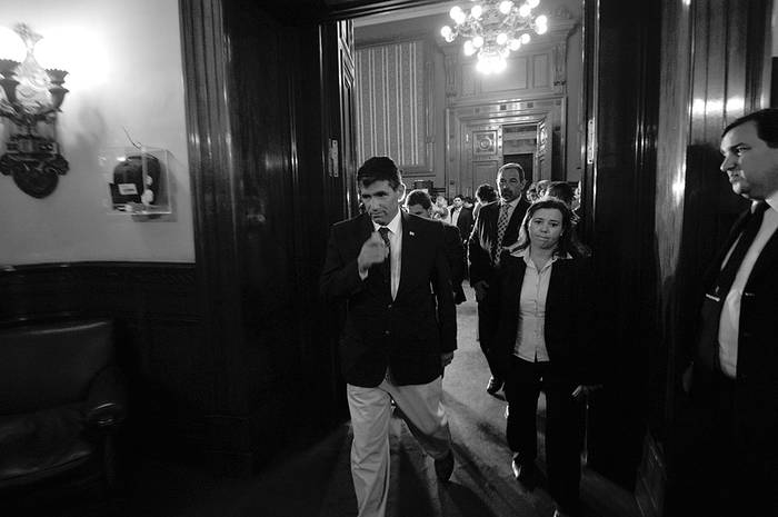 Raúl Sendic, luego de una rueda de prensa sobre la gestión de ANCAP, en el Palacio Legislativo.
Foto: Federico Gutiérrez (archivo, diciembre de 2015)