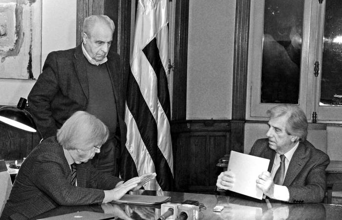 Danilo Astori, Víctor Rossi y Tabaré Vázquez, ayer, en la oficina presidencial de Suárez. Foto: Alvaro Salas, Presidencia