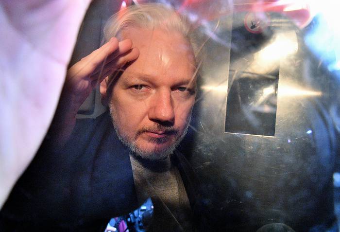 Julian Assange, llegando a la corte, en Londres (archivo, mayo de 2019). · Foto: Daniel Leal-Olivas, AFP