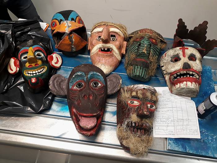 Máscaras decomisadas a Claudio Rama en el Aeropuerto Internacional de Carrasco. · Foto: Claudio Rama
