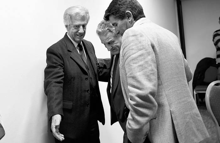 Tabaré Vázquez, Alberto Scavarelli y Raúl Sendic. Foto: Nicolás Celaya (archivo, agosto de 2014)